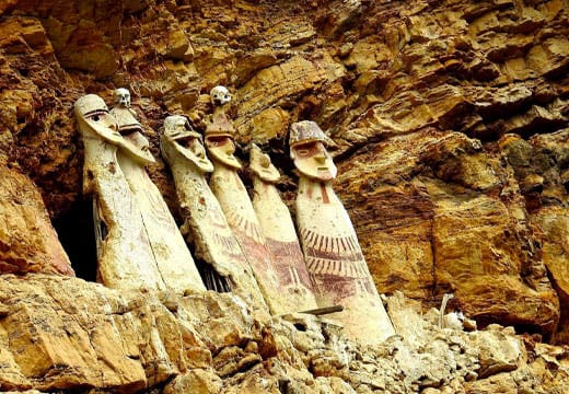 Full Day Sarcófagos De Karajía y Caverna de Quiocta